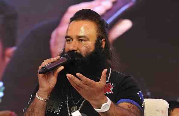 Dera Saccha Sauda chief Gurmeet Ram Rahim Singh talks to the media in Gurgaon, India. (Sunil Saxena/Hindustan Times via GettyImages)